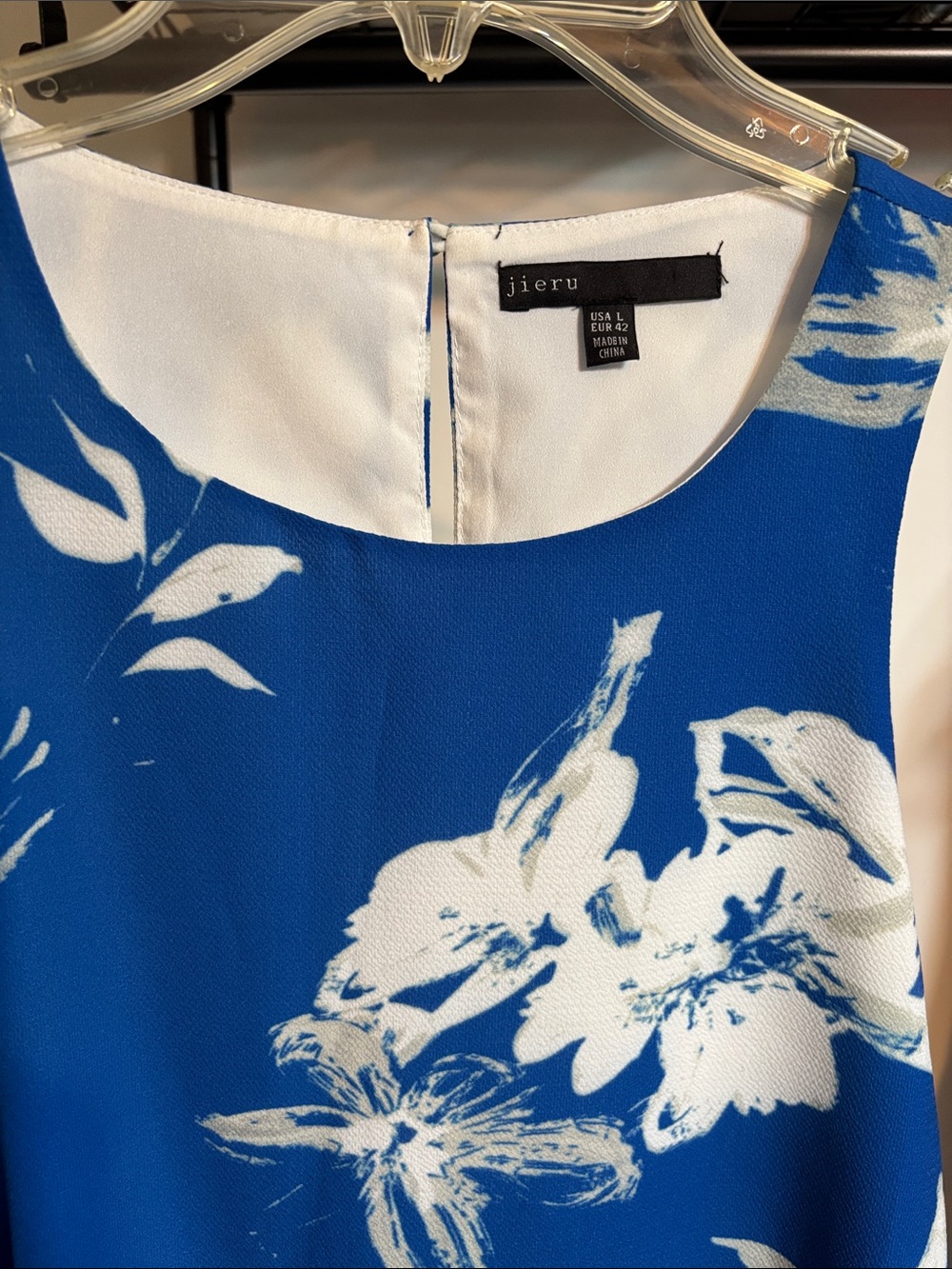Jieru Blue & White Floral Sleeveless top